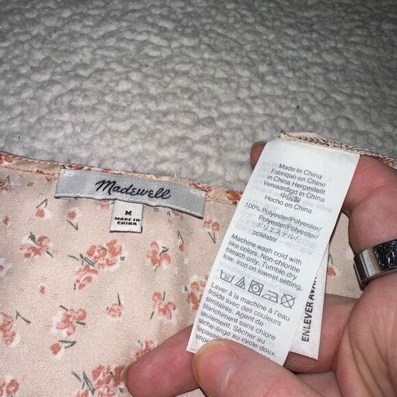 Madewell Satin Puff-Sleeve V-Neck Top in Baby's Breath Pink Medium EUC - Picture 7 of 11